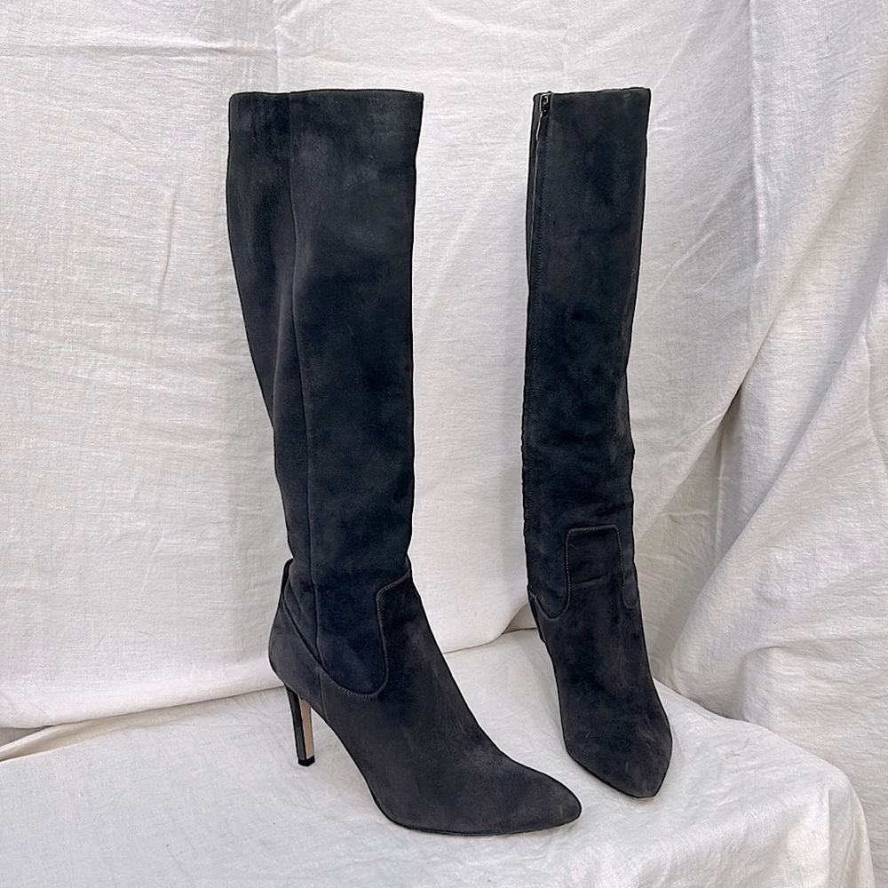 Suede is grey with a slight tan overtone. I am generally a 9 and these fit me.
